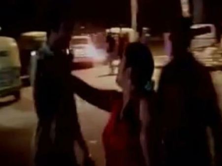 യുവതിയെ ശല്യം ചെയ്തു!!! പിന്നെ യുവാവിന് സംഭവിച്ചത് അടിയോടടി...!!!