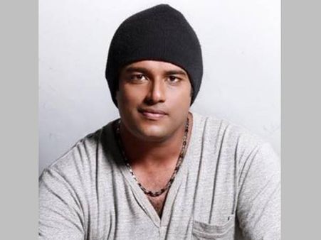 ദിലീപിന് പിന്തുണയുമായി മുരളി ഗോപി; കുറ്റം ചെയ്തുവെന്ന് തെളിയുന്നത് വരെ ഒരാളും കുറ്റവാളിയല്ല....