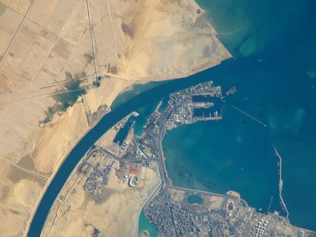 സൂയസ് കനാലില്‍ വിഷം നിറഞ്ഞ ജെല്ലിഫിഷുകള്‍!!സര്‍ക്കാര്‍ അന്വേഷണത്തിന്..