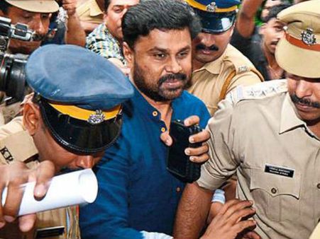 ഗ്രേറ്റ് ഫാദര്‍ ആസ്വദിച്ച് തടവുപുള്ളികള്‍...ദിലീപ് വന്നില്ല!! കാരണം, ജയിലില്‍ നടന്നത്...