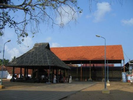 അമ്പലപ്പുഴ ക്ഷേത്രത്തിൽ പാൽപ്പായസം പിടിച്ചെടുത്ത് ഭക്തരുടെ പ്രതിഷേധം!! കാരണം ഇതാണ്....