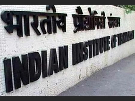 അവസാന വര്‍ഷത്തെ ഉള്‍പ്പെടെ 60 കുട്ടികളെ അയോഗ്യരാക്കി; ഞെട്ടിക്കുന്ന തീരുമാനവുമായി ഐഐടി