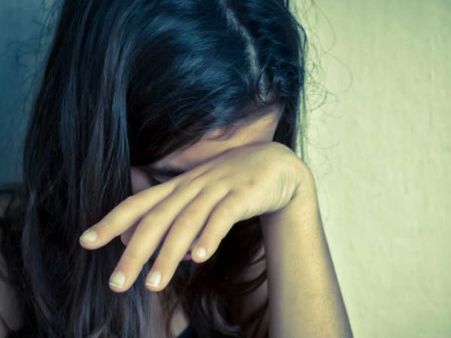 സ്ത്രീകളെ നോക്കി സ്വയംഭോഗം ചെയ്തു,ചെയ്യാന്‍ ക്ഷണിച്ചു, ഹെല്‍പ് ലൈനില്‍ വിളിച്ചപ്പോള്‍ കിട്ടിയ മറുപടി