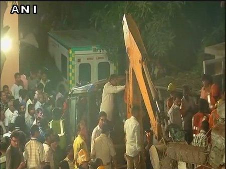 കെട്ടിടം തകര്‍ന്ന് മരിച്ചവരുടെ എണ്ണം 17 ആയി: ശിവസേന നേതാവ് അറസ്റ്റില്‍, അപകടകാരണം...