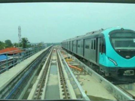 കൊച്ചി മെട്രോ നഗരഹൃദയത്തിലേക്ക് 'പറക്കുന്നു'! രണ്ടാംഘട്ട ട്രയൽ റൺ വെള്ളിയാഴ്ച മുതൽ,ഇനി മഹാരാജാസ് വരെ