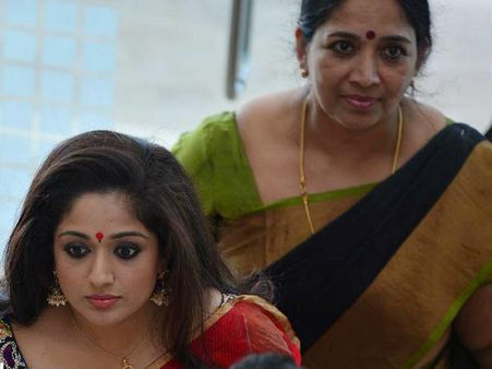 പള്‍സര്‍ സുനിയെ പരിചയമില്ല, കാവ്യാ മാധവന് പിന്നാലെ അമ്മ ശ്യാമളയേയും ചോദ്യം ചെയ്യും ??