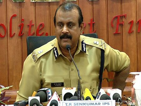 പിണറായിയുടെ പരാജയം ആ ത്രിമൂർത്തികൾ!! എല്ലാം തുറന്നടിച്ച് സെൻ കുമാർ!! ദുഃസ്വാധീനമത്രേ...!!