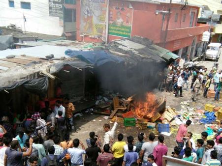 മതവികാരം വ്രണപ്പെടുത്തുന്ന ഫേസ്‍ബുക്ക് പോസ്റ്റ്!!! ബംഗാളിനു പിന്നാലെ ഉത്തരാഖണ്ഡും കത്തുന്നു!!!