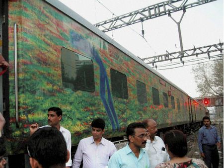 ഫ്ലെക്സി നിരക്കില്‍ റെയില്‍വേയ്ക്ക് ലാഭം കോടികള്‍:ഉപേക്ഷിക്കാന്‍ ഉദ്ദേശ്യമില്ല!സമ്പൂര്‍ണവിജയമെന്ന്!!