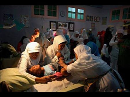 എന്താണ് ചേലാകര്‍മം അഥവാ സ്ത്രീകളിലെ സുന്നത്ത് കല്യാണം? ഇത് കേരളത്തിലും നടക്കുന്നുണ്ടോ?