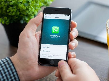 വാട്സ്ആപ്പും കളറാവുന്നു: സ്റ്റാറ്റസില്‍ കിടിലന്‍ പരീക്ഷണങ്ങള്‍, ഫേസ്ബുക്ക് മാതൃക!!