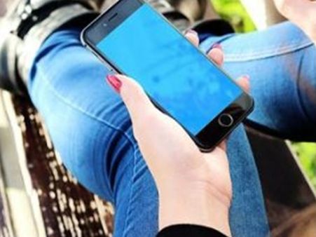 പാവങ്ങളും പണക്കാരും തമ്മിലുള്ള വ്യത്യാസം; കോളേജില്‍ മൊബൈല്‍ ഫോണും ജീന്‍സും നിരോധിച്ചു