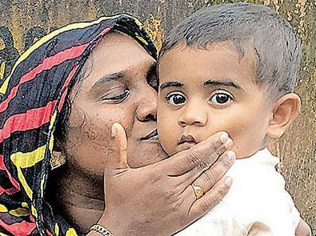 മോഷണ ശ്രമം തടഞ്ഞു, കള്ളൻ ഒന്നര വയസുകാരനെയും എടുത്ത് ഓടി; പിന്നെ സംഭവിച്ചത്....