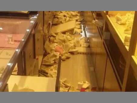 ജോയ് ആലുക്കാസ് ഷോറൂമില്‍ വന്‍ കവര്‍ച്ച: കടത്തിയത് 14 കോടിയുടെ ആഭരണങ്ങള്‍, അന്വേഷണം വഴിമുട്ടി!