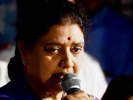 ദിനകരന്റെ ചാക്കിടൽ തന്ത്രം ഏറ്റില്ല; ചിന്നമ്മ പടിക്ക് പുറത്ത്! രണ്ടും കൽപിച്ച് ഒപിഎസ്- ഇപിഎസ്