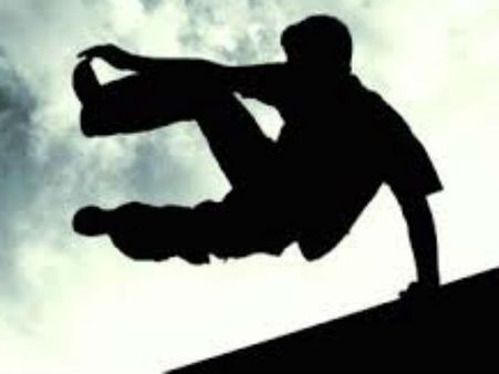 പോലീസ് സ്‌റ്റേഷന്റെ മതില്‍ ചാടി...ചെന്നുപെട്ടത് വനിതാ ജയിലില്‍, പിന്നെ നടന്നത്