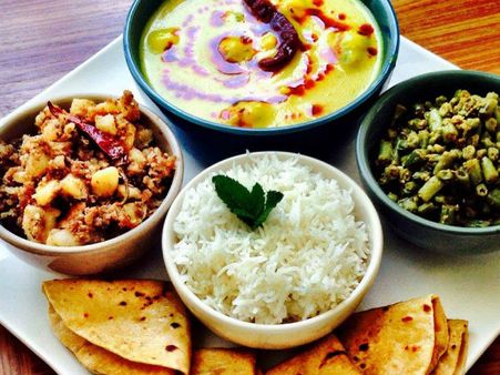 പനീർ മസാല അവിടെ വച്ചോ വീട്ടിൽ മീൻ കറിയുണ്ട്!! അന്‍സാരിയുടെ സസ്യഭക്ഷണ യാത്രയയപ്പ്!!എംപിയുടെ ട്വീറ്റ്