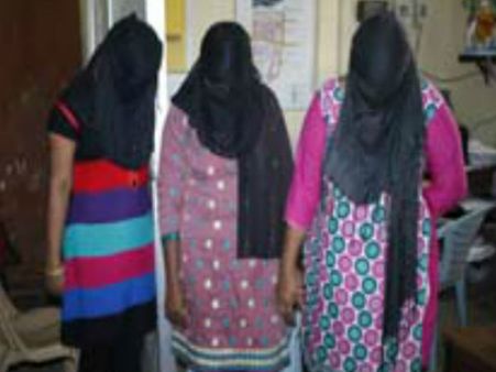 സ്വകാര്യത പുലിവാലായി? പെരുമ്പാവൂരിൽ അനാശാസ്യത്തിന് പൊക്കിയ യുവതീയുവാക്കൾക്കെതിരെ കേസില്ല..