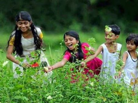 പൊന്നോണത്തിന്റെ വരവറിയിച്ച് ഇന്ന് അത്തം;10 ദിവസം മലയാളികളുടെ മുറ്റത്ത് പൂക്കളത്തിന്റെ നിറച്ചാര്‍ത്ത്