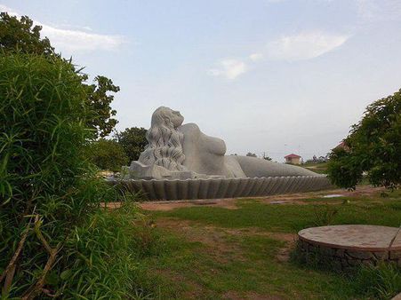 ശംഖുമുഖത്തെ സാഗരകന്യക അശ്ലീലമെന്ന് നളിനി നെറ്റോ..എതിര്‍ത്തിരുന്നുവെന്ന് കാനായി കുഞ്ഞിരാമന്‍ !