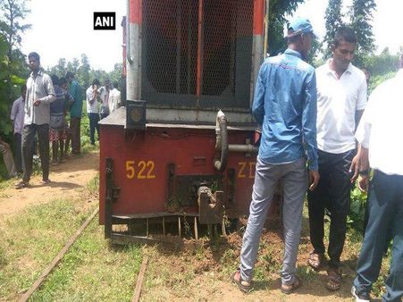 വീണ്ടും ട്രെയിന്‍ അപകടം: അന്ധേരിയില്‍ ഗതാഗതം തടസ്സപ്പെട്ടു, അഞ്ച് പേര്‍ക്ക് പരിക്ക്!!