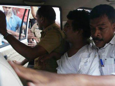 പൾസർ സുനിക്ക് നേരെ ആക്രമണം!! കൊച്ചി വിടുന്നു...ഇനി വിയ്യൂരിൽ!! അരങ്ങത്ത് വരാതെ മാഡം!! മൊത്തം ദുരൂഹത!