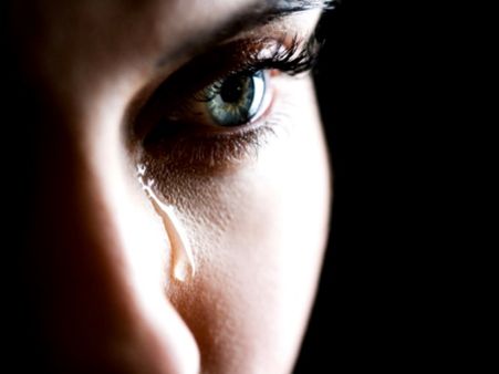 മച്ചിലെ കോണ്‍ക്രീറ്റ് പാളികള്‍ അടര്‍ന്നു വീണു; ഷാര്‍ജയില്‍ അമ്മയും മക്കളും രക്ഷപ്പെട്ടത് തലനാരിഴയ്ക്ക്