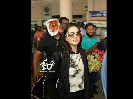 സണ്ണി ലിയോണിനെ കാണാനും 'കുമ്മനടി'!!! സാക്ഷാൽ കുമ്മനത്തിനും രക്ഷയില്ല... സോഷ്യല്‍ മീഡിയയില്‍ പൊങ്കാല