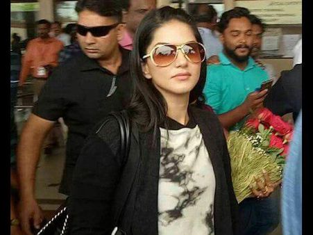 ആയിരങ്ങളെ കാത്ത് നിര്‍ത്തി സണ്ണി ലിയോണ്‍ കൊച്ചിയില്‍.... തിക്കിത്തിരക്കിൽ സ്ത്രീകളും!!! അമ്പരന്ന്