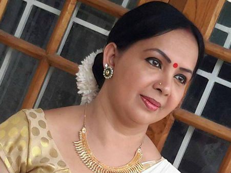 മരിച്ചത് ഭർത്താവ് രാജാറാം.. ഫേസ്ബുക്ക് കൊന്നത് പ്രമുഖനടി താരാ കല്യാണിനെ.. ഞെട്ടിത്തരിച്ച് ആരാധകർ!!