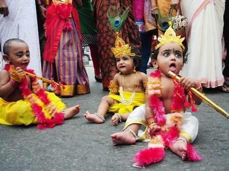 നാടും നഗരവും അമ്പാടിയായി! നിരത്തുകൾ കയ്യടക്കി ഉണ്ണിക്കണ്ണന്മാർ! ശ്രീകൃഷ്ണ ജയന്തി വിപുലമായി ആഘോഷിച്ചു