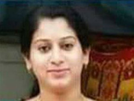 വീട്ടമ്മയും വൈദികനും തമ്മില്‍ പ്രണയം... ഒളിച്ചോടി, മുംബൈയില്‍ വച്ച് അയാള്‍ 'തലയൂരി', കാരണം...