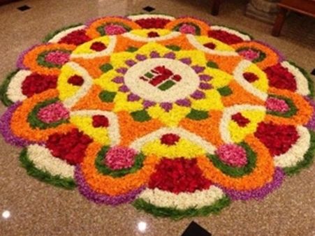 ഓണത്തിനൊരുങ്ങി പ്രവാസി മലയാളികള്‍; പൂക്കളും പഴങ്ങളും എത്തിത്തുടങ്ങി