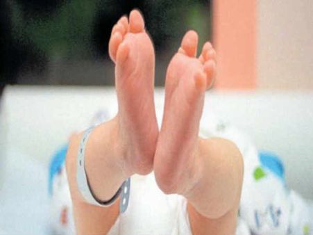 ജനിച്ച് ആറാം മിനിറ്റിൽ ആധാർ; ചരിത്രം സൃഷ്ടിച്ച് പെൺകുട്ടി