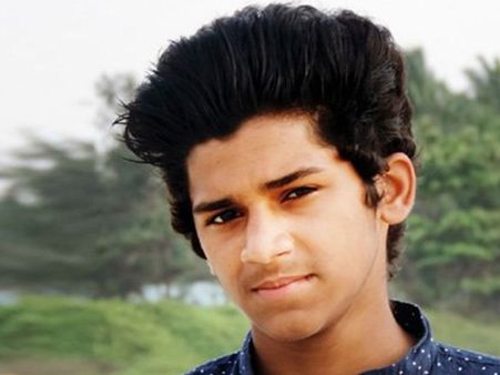 കോഴിക്കോട് കോളേജ് വിദ്യാർത്ഥി ദുരൂഹ സാഹചര്യത്തിൽ മരിച്ചു; ലോഡ്ജിൽ വീട്ടമ്മയായ സ്ത്രീയും കൂട്ടുകാരും