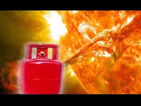 ഗ്യാസ് സിലിണ്ടര്‍ പൊട്ടിത്തെറിച്ചു; കെട്ടിടാവശിഷ്ടങ്ങള്‍ക്കൊപ്പം പ്രവാസിയും പുറത്തേക്ക് തെറിച്ചു