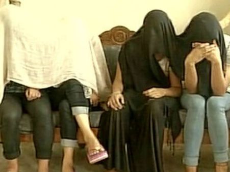 പേര് ടൂറിസ്റ്റ് ഹോം, അകത്തു കടന്നാൽ വേശ്യാലയം! കായംകുളത്ത് സ്ത്രീകളടക്കം ആറു പേർ പിടിയിൽ