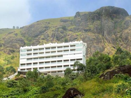 ഒരു ദിവസം സമയം; മൂന്നാര്‍ പ്ലംജൂഡി റിസോര്‍ട്ട് അടച്ചുപൂട്ടല്‍ നടപടി ആരംഭിച്ചു