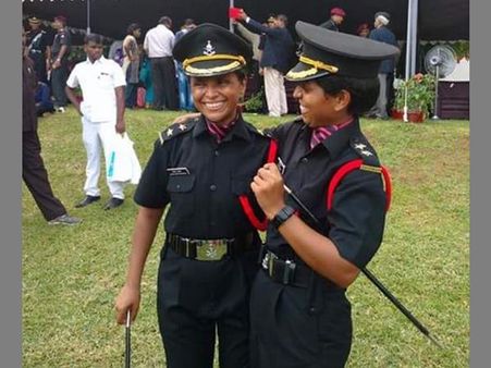 ഭര്‍ത്താക്കന്മാരുടെ ഓര്‍മയില്‍ അവര്‍ യൂണിഫോമണിഞ്ഞു: ഇനി സൈന്യത്തിനൊപ്പം, ഇന്ത്യയുടെ അഭിമാനം!