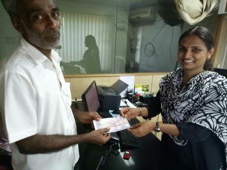 മുസ്തഫ ഇനി 'കോടീശ്വരൻ'! പത്തുകോടിയുടെ ഓണം ബമ്പർ പരപ്പനങ്ങാടിയിലെ തേങ്ങാ കച്ചവടക്കാരന്...