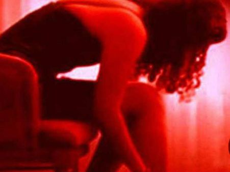 ഓണക്കാലം പെണ്‍വാണിഭ സംഘത്തിന് ഗോള്‍ഡന്‍ കാലം; വാട്സ് ആപ്പ് വഴി ഡീല്‍, പിന്നെ ഇടപാട്