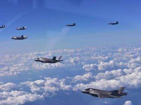 കൊറിയയ്ക്കുമേല്‍ വട്ടമിട്ടുപറന്ന് ബോംബര്‍ വിമാനങ്ങള്‍: കിംഗ് ജോങ് ഉന്നിന് യുഎസിന്‍റെ മറുപടി!