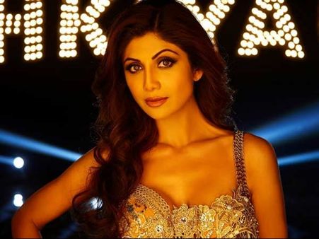 ശില്‍പ്പ വന്നത് ഭര്‍ത്താവിനൊപ്പം; അപ്പോപ്പിന്നെ പടം പിടിച്ചാലെന്താ? ഇങ്ങനെയൊക്കെ ചെയ്യാമോ?