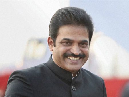 സോളാറില്‍ കുടുങ്ങി വേണുഗോപാല്‍; രാജി വേണമെന്ന് ഡിവൈഎഫ്‌ഐ