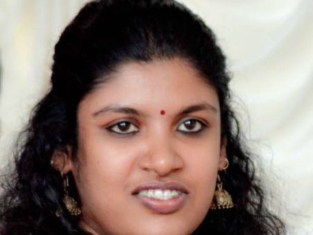 ജിമിക്കി കമ്മലിനെ കീറിമുറിച്ച് ചിന്ത ജെറോമിന്റെ നിരൂപണം.. കടുത്ത വിമർശനവുമായി സോഷ്യൽ മീഡിയ, വീഡിയോ!