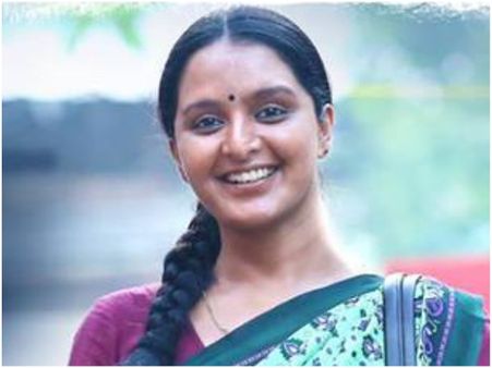മഞ്ജു വാര്യർ മാപ്പു പറയുമോ? സിനിമയിലെ രംഗങ്ങൾ തിരിച്ചടിയായി! മുഖ്യമന്ത്രിക്ക് പരാതി... സെൻസർ ബോർഡും