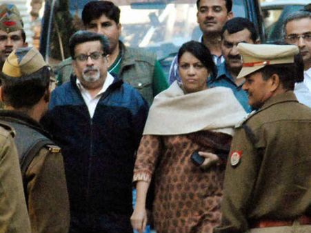 പുറത്ത് പോയാലും തൽവാർ ദമ്പതിമാർ എല്ലാമാസവും ജയിലിലെത്തണം, കാരണം....