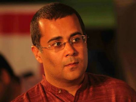 പടക്കമില്ലാതെ എന്ത് ദീപാവലി, നിരോധനമല്ല നിയന്ത്രണമാണ് ആവശ്യം, കോടതി വിധിക്കെതിരെ ചേതന്‍ ഭഗത്