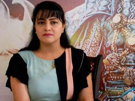 ചോദ്യം ചെയ്യൽ അഞ്ചു മണിക്കൂർ , ഹണിപ്രീതിന് ദേഹാസ്വാസ്ഥ്യം, ഡോക്ടർമാരെത്തി, ശേഷം രഹസ്യ കേന്ദ്രത്തിൽ