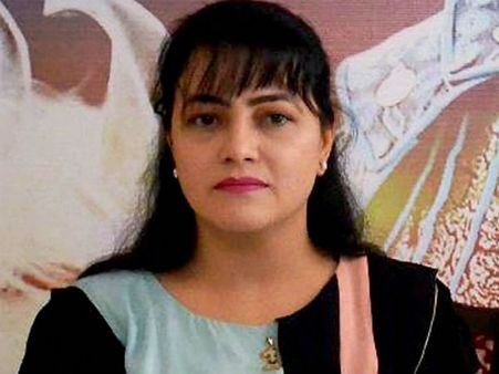 ഹണിപ്രീതിന് വീണ്ടും എട്ടിന്റെ പണി; ആറ് ദിവസം പോലീസിന്റെ കസ്റ്റഡിയില്‍... പൊട്ടിക്കരഞ്ഞ് ദത്തുപുത്രി